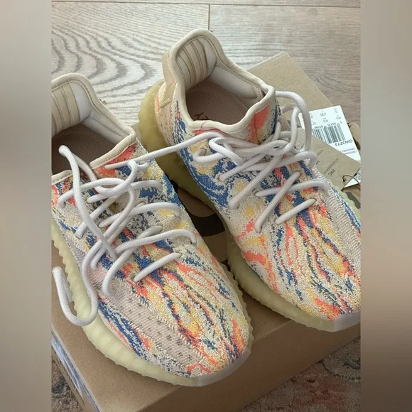 Yeezy BOOST 350 - Picture 4 of 12